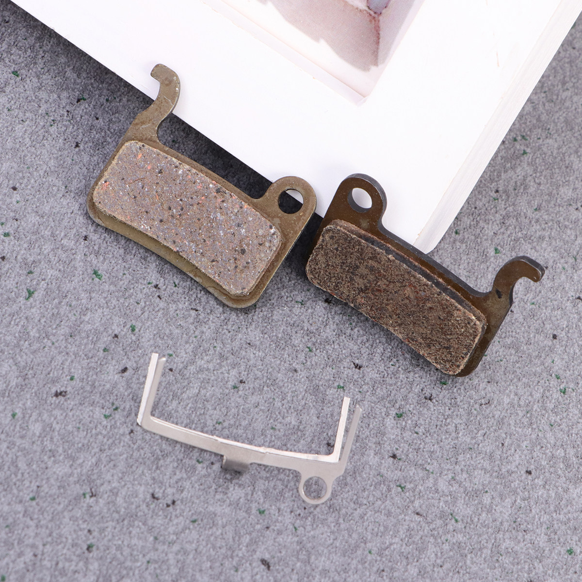 Brake Pads Bike - 2 sets semi-metalen remblokken van kunsthars,